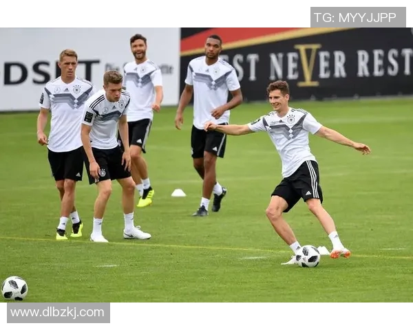 德国足球明星的女友们：她们的魅力与生活背后的故事